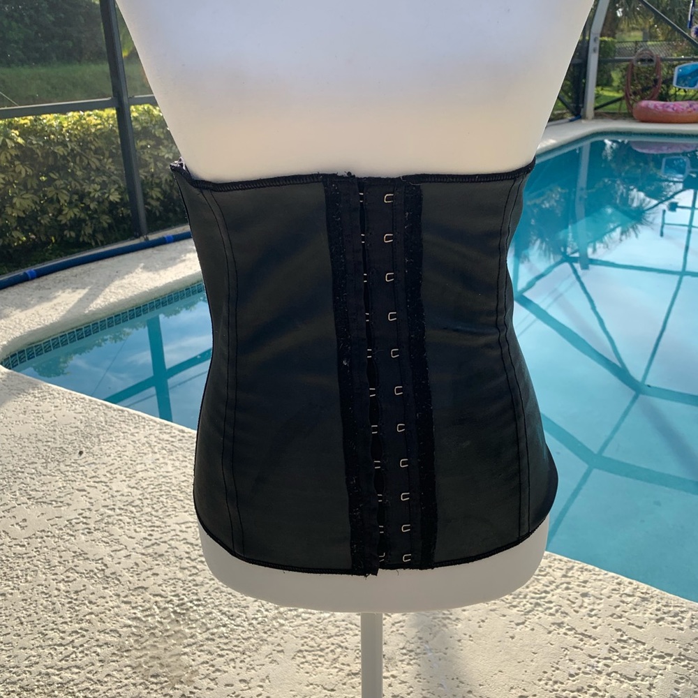 Women’s waist trainer